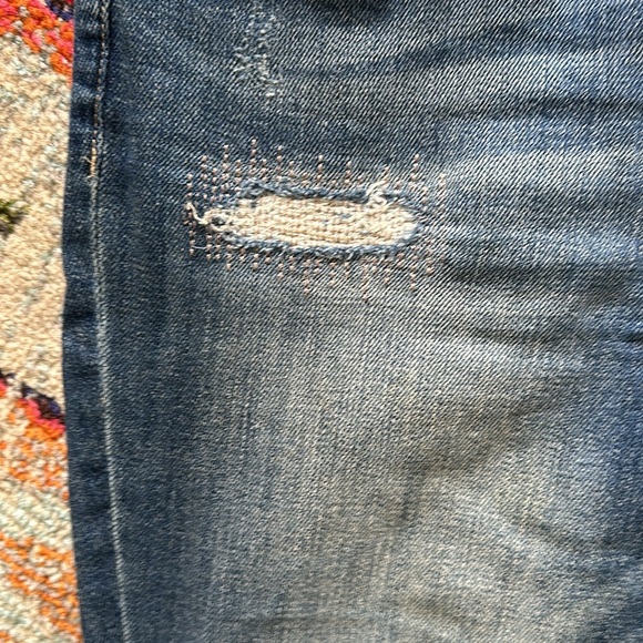 “SoHo New York & Company” embellished distressed boyfriend jeans P2 - Picture 4 of 6